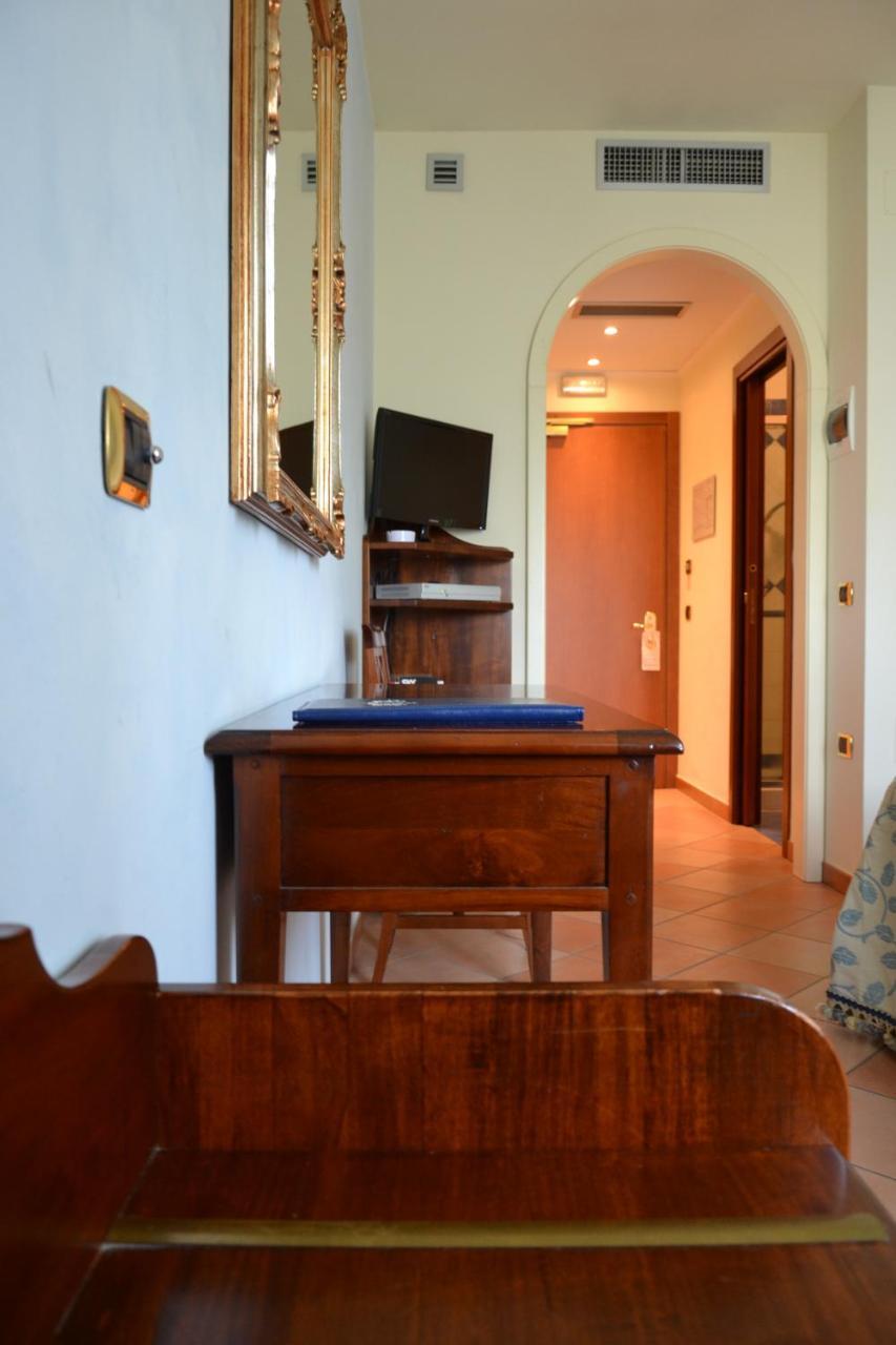 Villa Luigi Hotel & Restaurant Nuova Gestione Villa Rosa Di Martinsicuro المظهر الخارجي الصورة